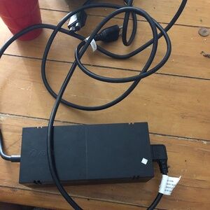 i’m selling this xbox storage